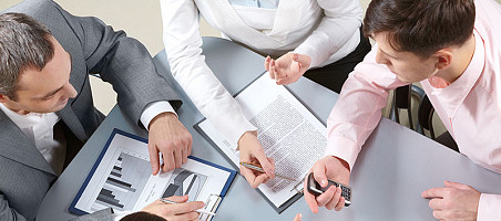 Pubblicare in forma pubblica una richiesta di chiarimenti da parte dell’appaltatore non costituisce violazione del segreto d’ufficio.