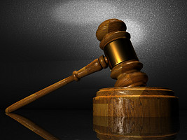 Competenza del tribunale in cui sorge l'obbligazione nelle dispute tra creditore e Comune