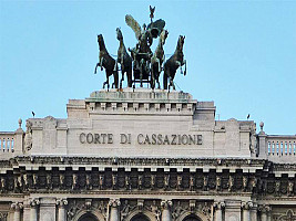 L’Azienda dei Rifiuti ed il Comune rispondono in solido degli incidenti causati dai cassonetti dei rifiuti in mezzo alle strade